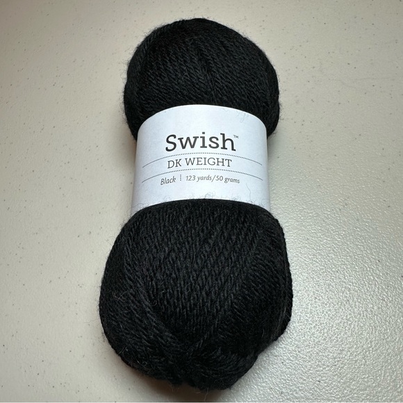 Yarn Destash Knit Picks Swish DK Black 100% Merino Wool 50 Gms 123 Yds Crochet - Picture 1 of 3